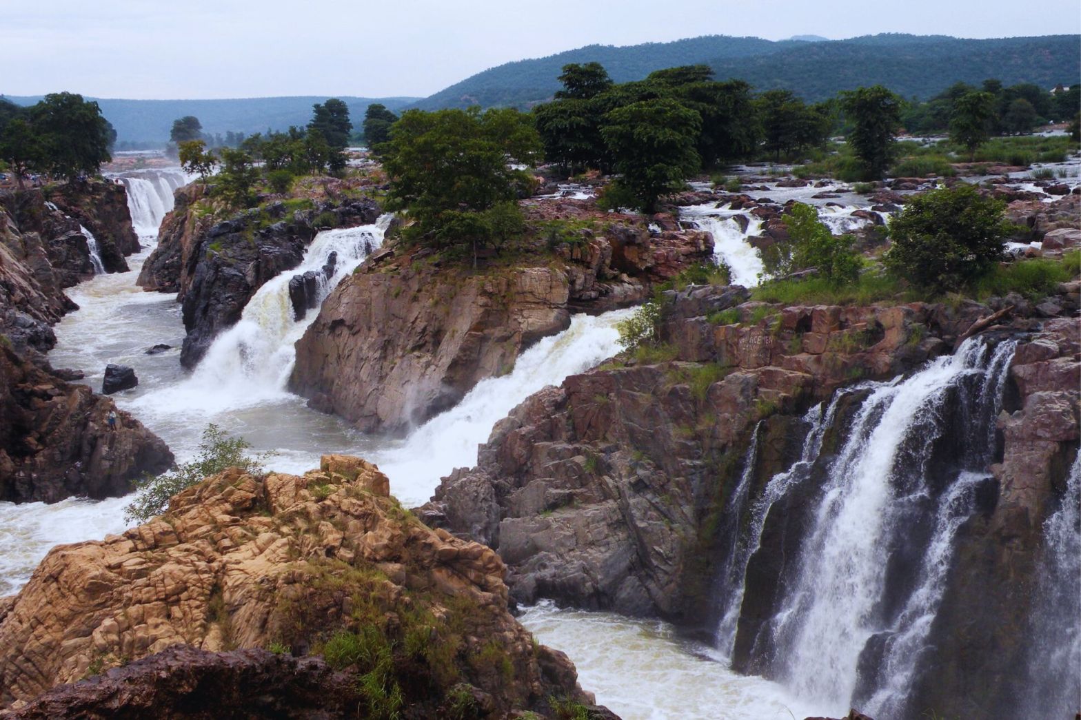 One Day Bangalore to Hogenakkal Waterfalls Tour by Cab