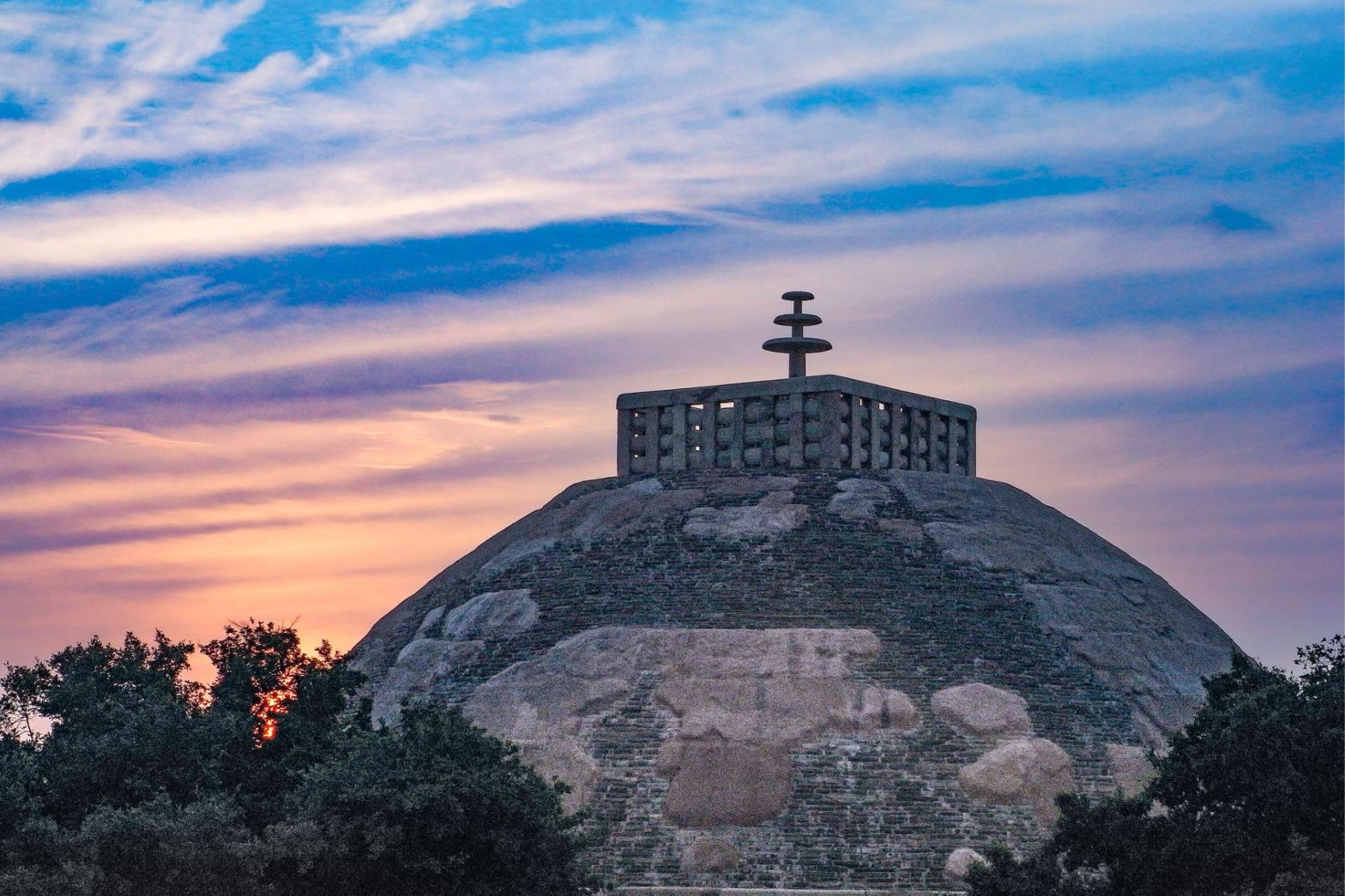 Oneday.travel: One Day Bhopal to Sanchi Stupa & Udayagiri Caves Tour by Cab