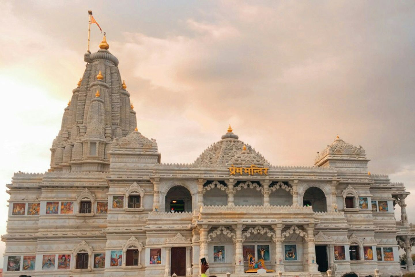 1 Day Lucknow to Agra, Mathura & Vrindavan Trip by Car