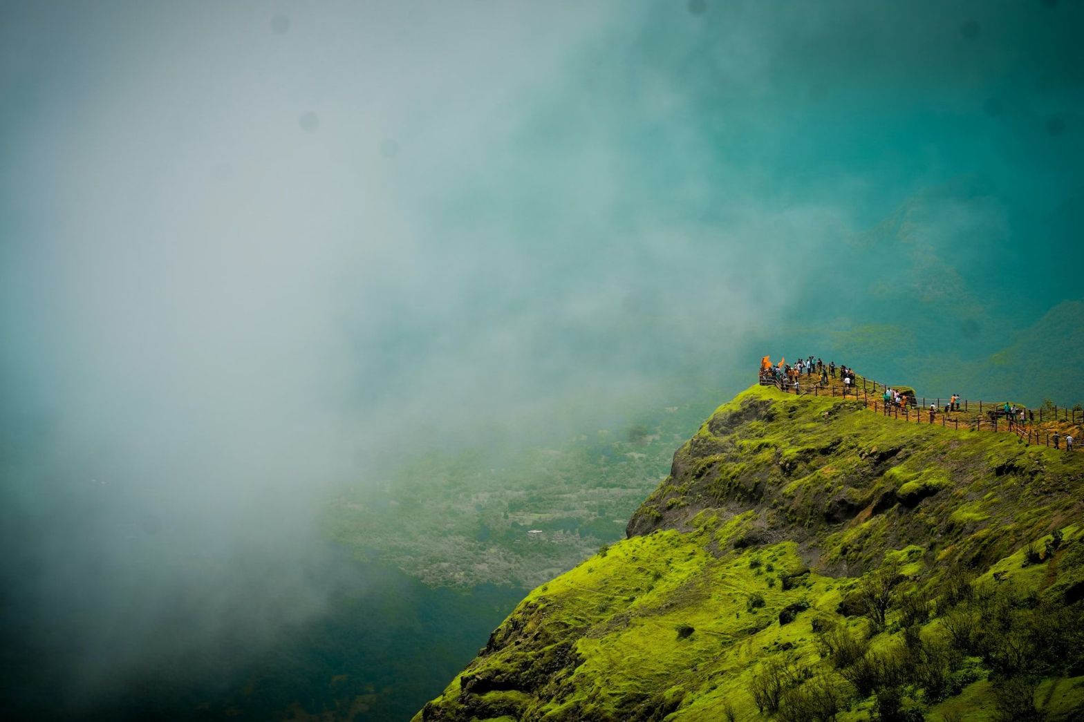 One Day Mumbai to Raigad Fort Sightseeing Tour Package by Cab