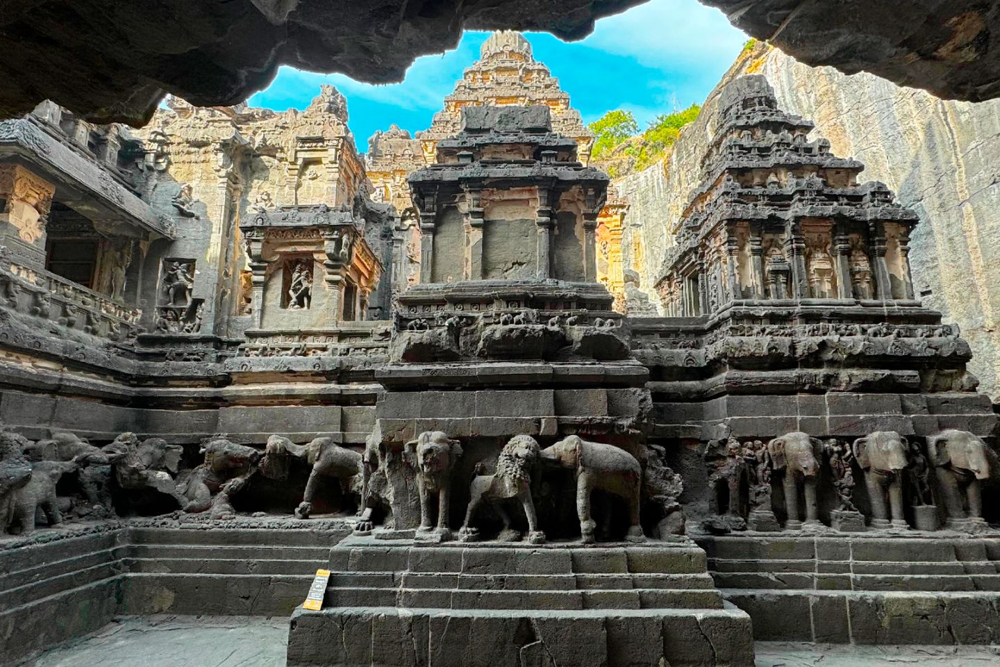 One Day Shirdi to Grishneshwar & Ellora Trip by Cab